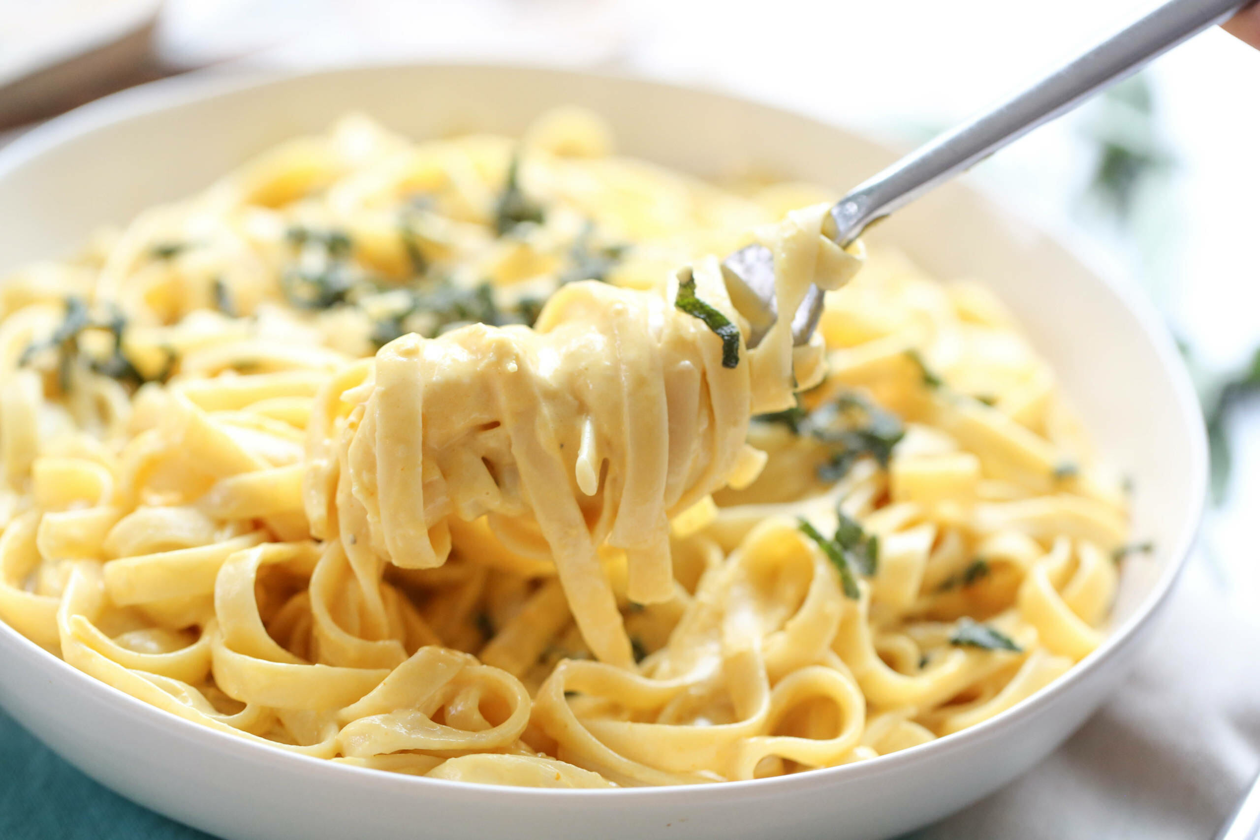 Creamy Garlic Alfredo Pasta Recipe for a Rich Italian Style Dinner